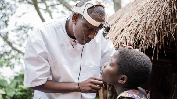 Eye surgeon Benyamen tests a patient's eyes for trachoma.